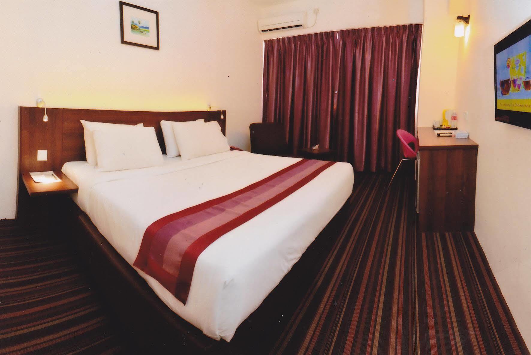 Hotel Yt Midtown Kuala Terengganu Exterior photo